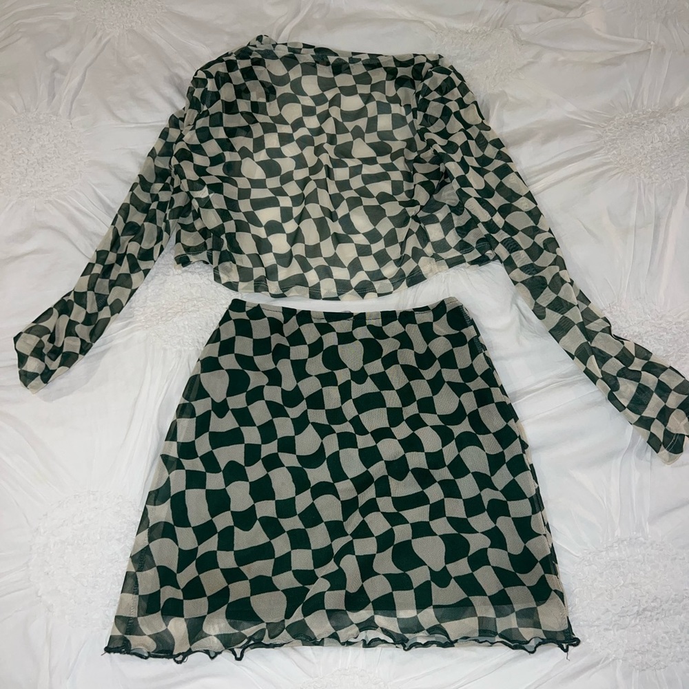 Patterned Two Piece Mesh Set - Picture 7 of 8